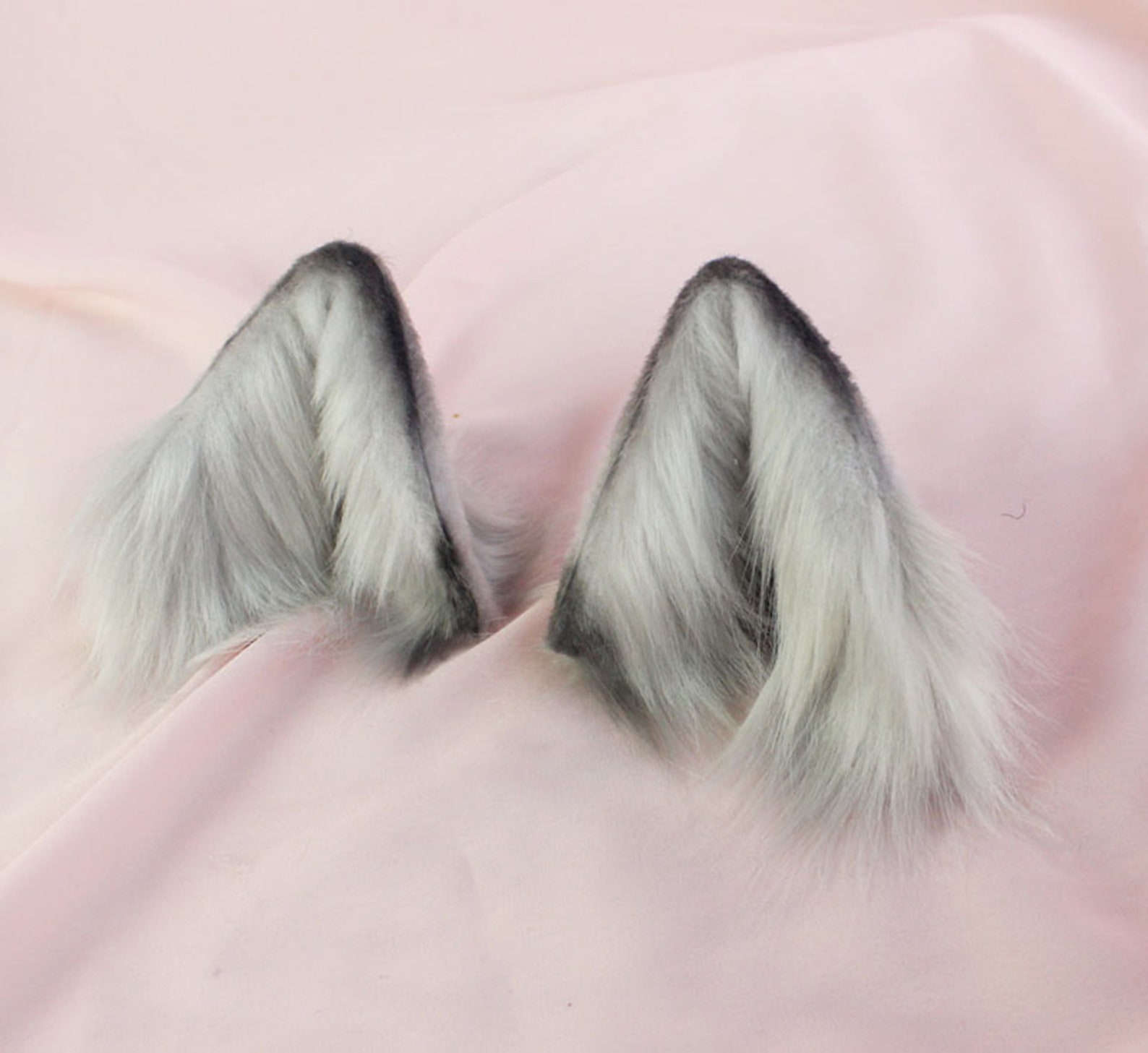 уши лисы. шерстяные уши. шапка с ушками кошки женская. ушки. затылок кота.