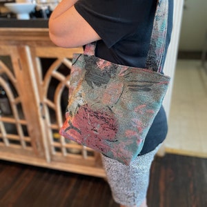 Cabas moyen fait main rembourré, sac à main unique en tissu vintage floral abstrait, sac de voyage lavable en machine respectueux de l'environnement