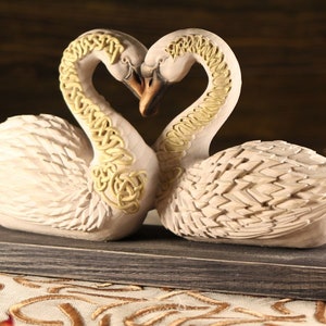 Swan statue White swan figurine Swan figurine Swan decor Wood carved swan Wood swan Pair of swans Swan waall art Swan gifts Swan sculpture