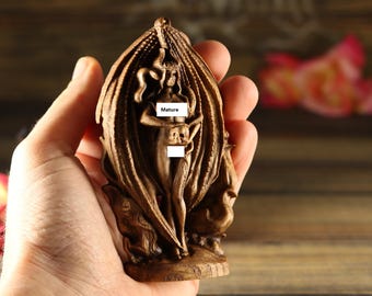 Houten standbeeld van Lilith: mini-godin-altaar, zakformaat