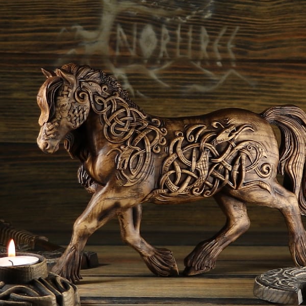 Statue de cheval Sculpture de cheval Cheval viking Cheval nordique Sleipnir Statue en bois Mythologie nordique Figurine de cheval Statue de cheval en bois Sculpture sur bois