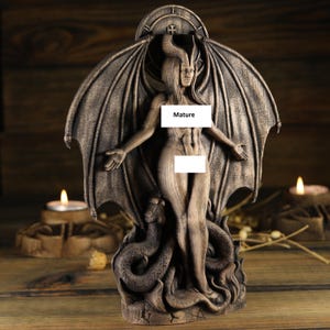 Estatua de Lilith: Talla de madera, decoración de diosa wicca (20 cm)