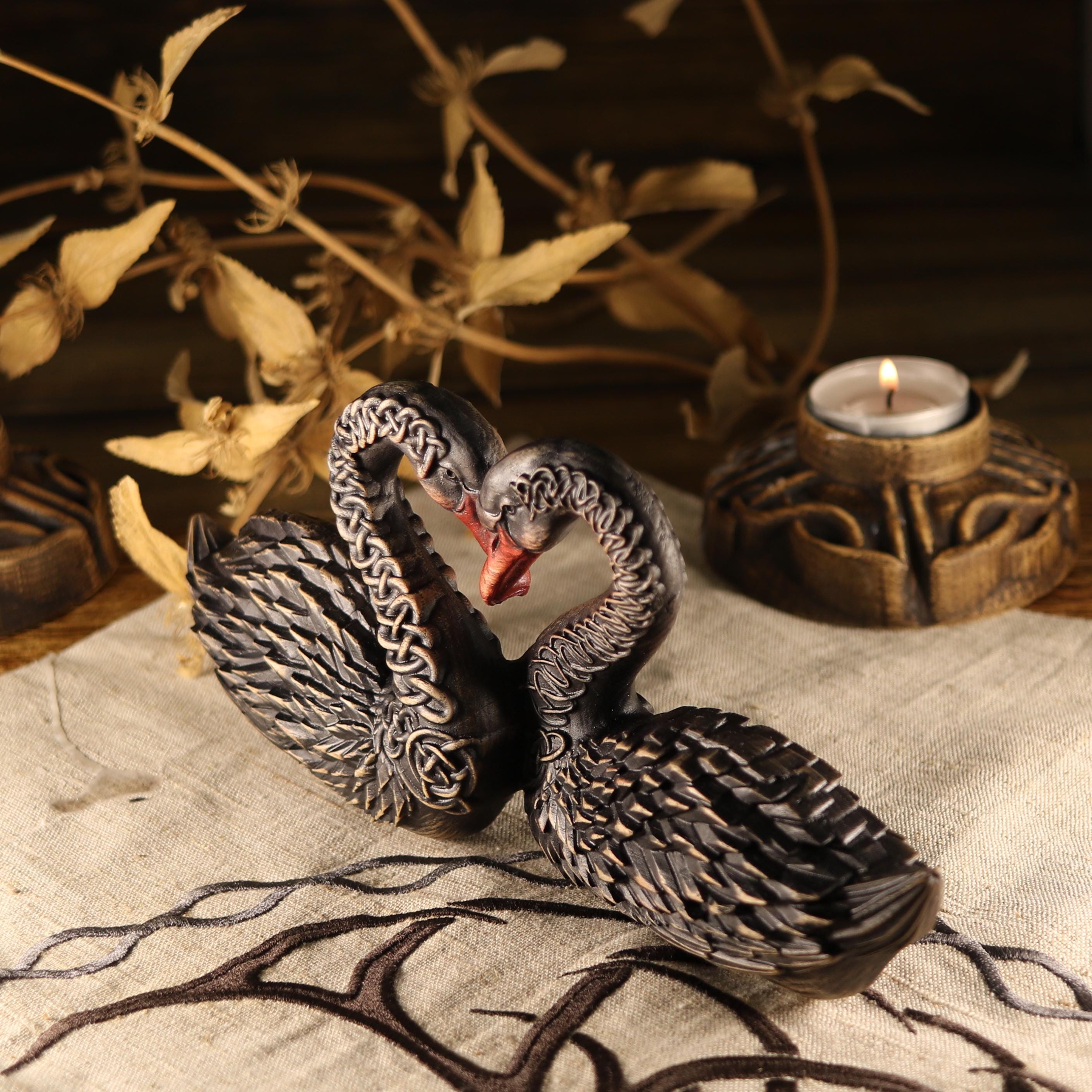 木彫りの黒鳥の像：トネリコの木の白鳥の装飾 - Etsy 日本