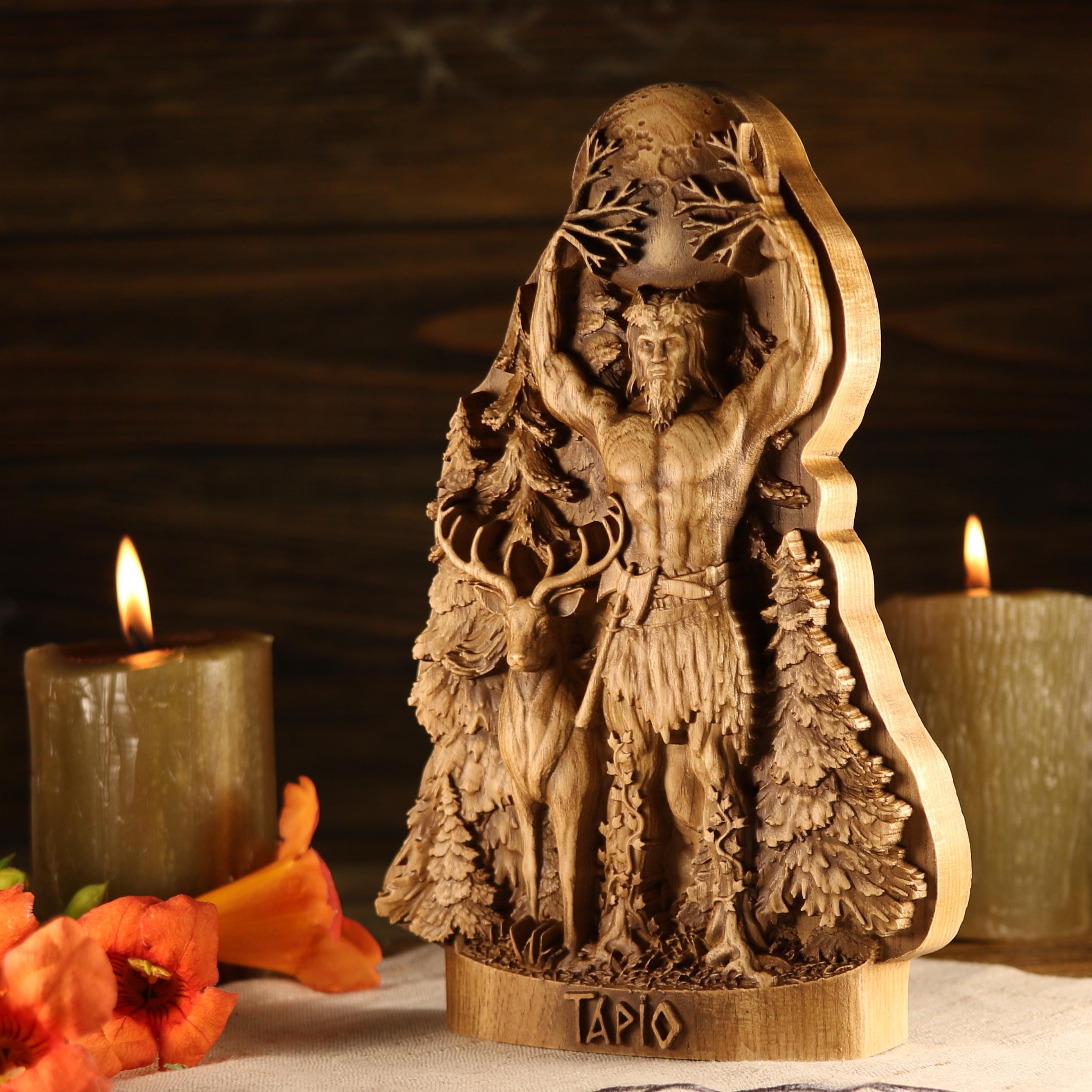 タピオの森の神像：フィンランドの木彫り、異教の装飾 - Etsy 日本