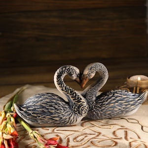 Swan statue Wooden swan Swan figurine Carved swans Swans statue Pair of swans Gray swan Bird statue Swan décor Swan art Swan gifts
