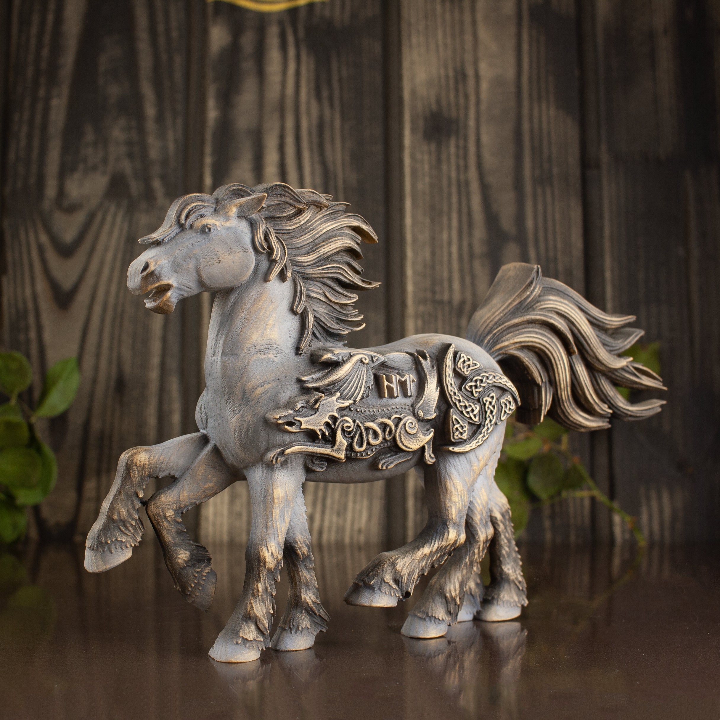 スレイプニルの馬の木彫り：北欧神話の装飾、オーディンの馬 - Etsy 日本