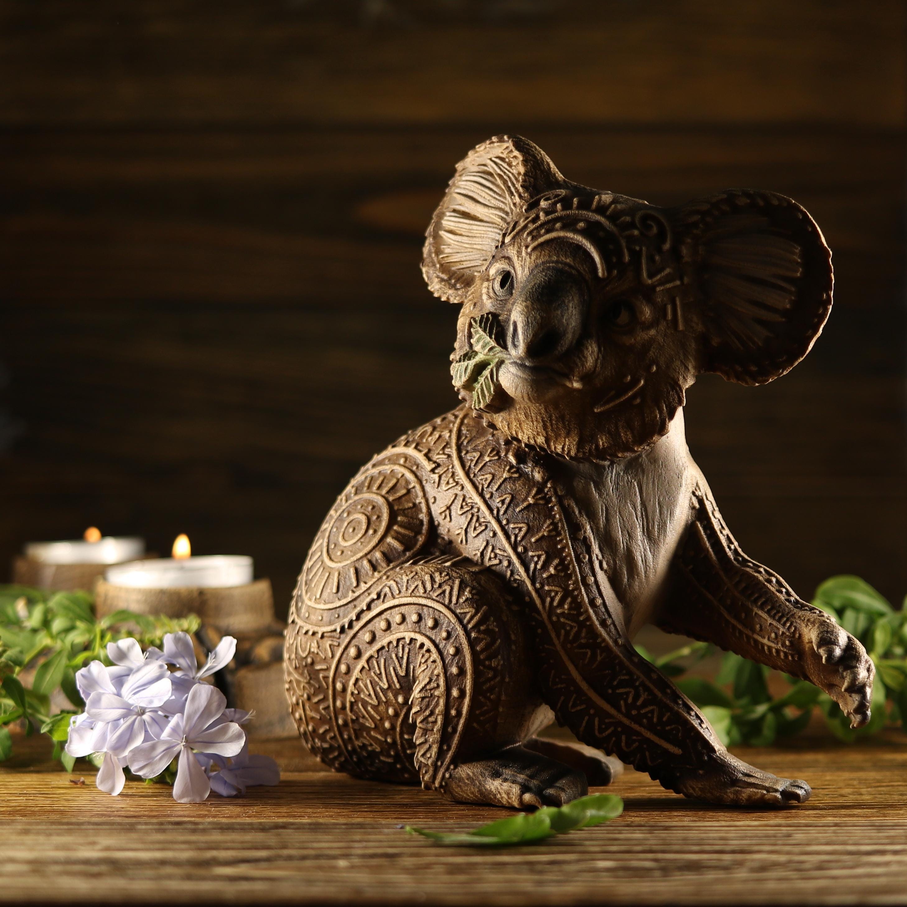 コアラの置物：オーストラリアの動物の木彫り - Etsy 日本