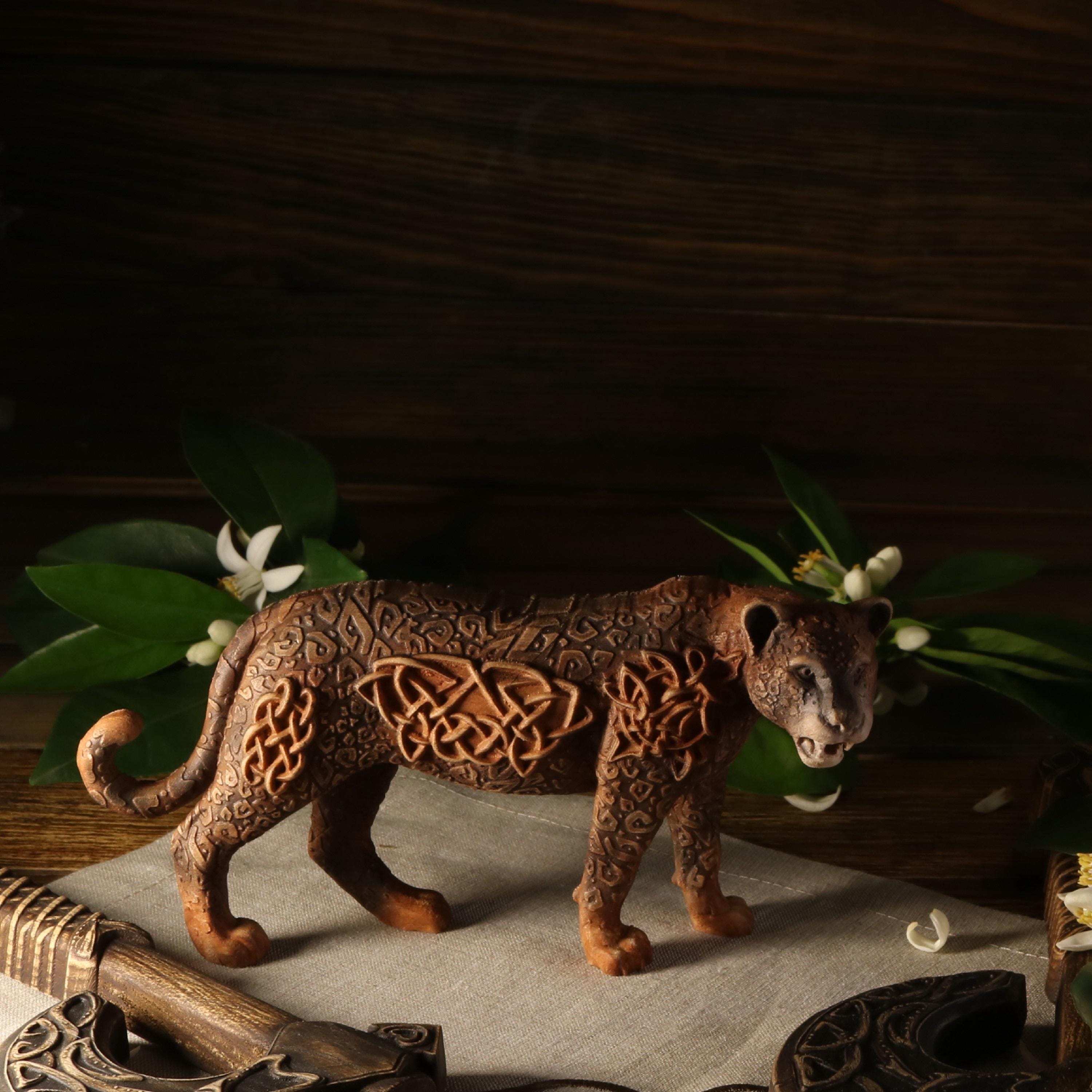 ジャガー（豹）ゴールド置物 Amazon.co.jp: 【ノーブランド品】 美しい 輝き 躍動感 溢れる