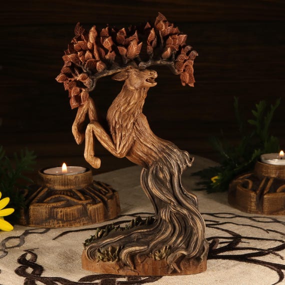 木製の木の鹿の像：異教の北欧の装飾の神秘的な動物 - Etsy 日本