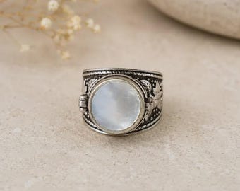 Vintage Poison Ring Silver, Secret Compartment Ring, Gothic Locket Ring, Adjustable Antique Style Poison Jewelry, Unisex Statement Ring