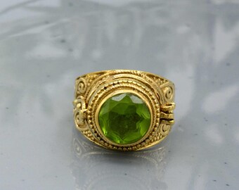 Vintage Peridot Poison Ring, Green Gemstone Secret Locket Ring, Hidden Compartment Jewelry, Antique Gold Statement Ring for Women