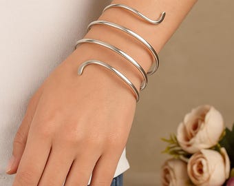 Handgefertigtes Silber Ton Spiral Manschette Armband - verstellbarer Boho Armreif