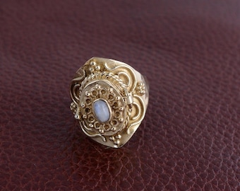 18K Gold Moonstone Ring, Gold Poision Ring, Handmade Ring, Gold Statement Ring, Vintage Rings, Hidden Box Moonstone Ring, Gift For Her