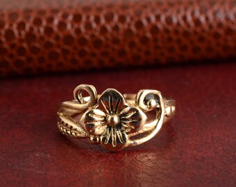 Flower Ring, Floral ring, daisy ring, y2k ring, silver ring, flower child ring, flower power, cottagecore ring, cottage core,  an -usnh.