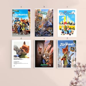 Może przedstawiać: Sześć oprawionych plakatów filmowych Zootopia. Plakaty przedstawiają różne postacie z filmu animowanego, w tym lisa, królika i inne postacie zwierzęce. Plakaty mają białą obwódkę i są wyświetlane na jasnym tle.
