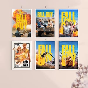 Peut inclure: Six affiches de film avec le titre "Fall Guy" en lettres jaunes. Les affiches présentent des images d'acteurs, d'explosions et de véhicules. Les affiches sont rectangulaires et encadrées en blanc.