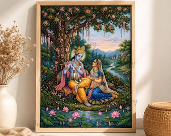 Peut inclure: Une impression d'art encadrée représentant une silhouette à la peau bleue jouant de la flûte sous un arbre en fleurs, à côté d'une personne vêtue d'un vêtement bleu et doré. La scène montre une rivière, des lotus roses et des montagnes au loin.