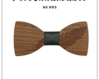 Rounded wooden bow tie with engraved feather and black leather fabric. Gift for wedding and ceremony.