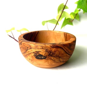 Okrągłe, ręcznie robione miski tapas z drewna oliwnego – rustykalny talerz na przekąski lub owoce – 4 rozmiary