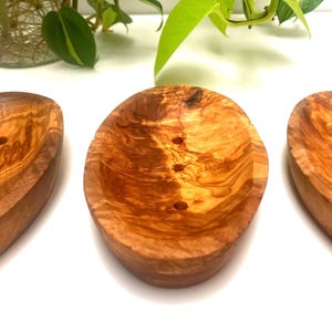 Tvålkopp i olivträ: Självdränerande oval tvålhållare, Naturfärgad badbricka (13 cm) bild 7