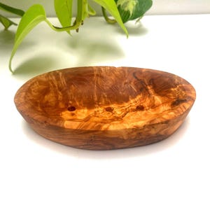 Tvålkopp i olivträ: Självdränerande oval tvålhållare, Naturfärgad badbricka (13 cm) bild 6