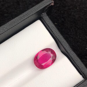 2.70ct Rubylight Tourmaline Gemstone: Vivid Pink Oval Cut, Afghanistan