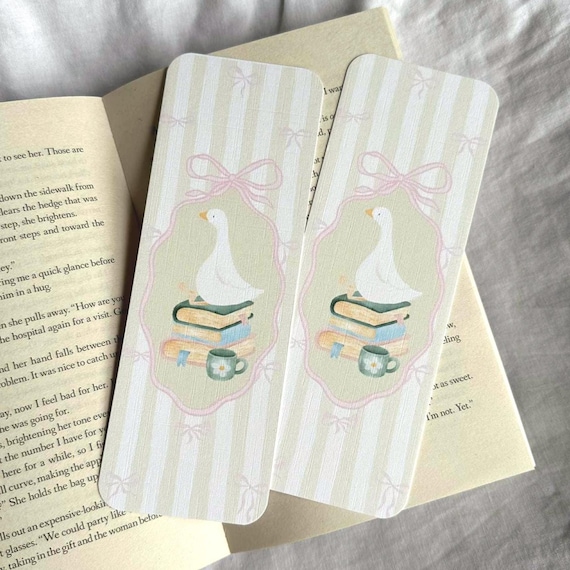 Bookish Goose Bookmark: Linen Cardstock 300gsm, Cosy Book Lover Gift, Bookish Present, Cottagecore Style