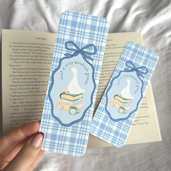 Bookish Goose Bookmark: Linen Cardstock 300gsm, Cosy Book Lover Gift, Bookish Present, Cottagecore Style
