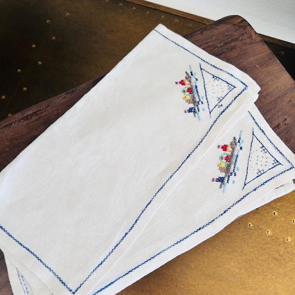 Juego de 2 servilletas de lino vintage bordadas a mano, servilletas de té vintage con diseños de punto de cruz, mantelería cottagecore, textiles de cocina vintage