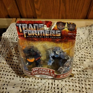 Transformers actionfigurset med Optimus Prime och Blackout från filmen Revenge of the Fallen.