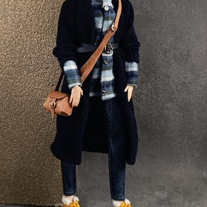 11インチ30cmの通常サイズの女性の人形用のカーディガン、シャツ、ベルト、パンツ、バッグ