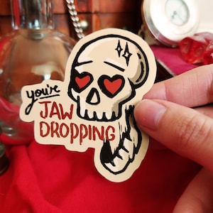Toller Totenkopf Sticker! - lustig, Geschenk, wasserfest, geeky, nerdig, D&D, niedlich, kawaii, Fantasy, gothic, goth, emo, edgy, cool, Bones, Herz