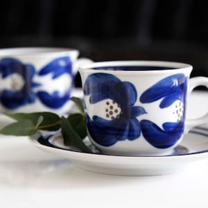 2 x Vintage &#39;Blaa Almue&#39; coffee cups and saucers handpainted by Yamato for Hiline, Danish midcentury modern teaset, 70s Scandinavian