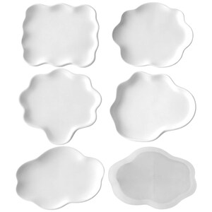 May include: Six white ceramic plates with irregular, cloud-like shapes. The plates have a smooth, glossy finish and are arranged in two rows of three. The design is modern and minimalist, suitable for serving appetizers or small portions.