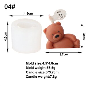May include: The image shows a white cylindrical mold, 4.5 cm high and 4.8 cm wide, next to a brown bear-shaped candle, 3 cm high and 3.7 cm wide. The candle has a light bulb-shaped tag that says "CANDLE". The mold weighs 53.5g, and the candle weighs 7.6g.