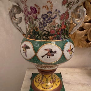 JUWC Vase Urn Green Floral Bird Base Ormolu Feet Wong Lee Urn Vase Vintage JUWC 1895