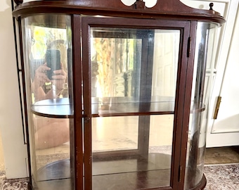 Vintage Butler Curved Glass Wall Curio Cabinet | Mahogany Display Cabinet | Federal Style Mirrored Vitrine