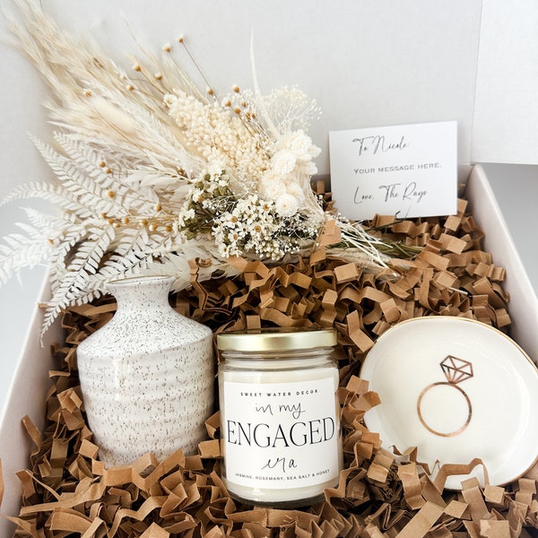 En mi Era de Compromiso: Caja de Regalo de Compromiso con Vela, Porta Anillos y Pequeño Arreglo Floral Seco