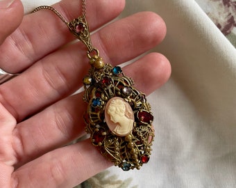 Vintage c.1930s/40s Czech Glass Cameo Necklace