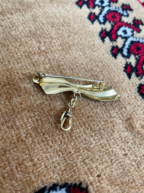 Vintage c.1950s Golden Toned Bow Brooch + Charm H… - image 3