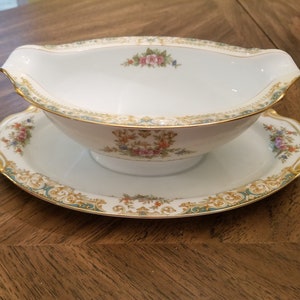 Vintage Noritake &quot;Camelot&quot; 117817 Gravy Boat with attached Saucer 1930&#39;s - 1940&#39;s