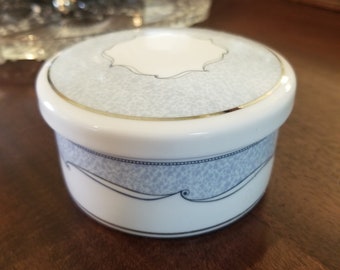 Wedgewood Porcelain Bone China Round Vanity Jar Trinket Dish