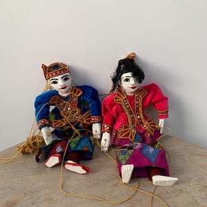 Vintage pair of Burmese Marionette Puppets (Yoke Thé) Handmade Great Condition