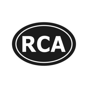 Puede incluir: Un logotipo ovalado negro con un borde blanco y las letras "RCA" en blanco. El logotipo es un diseño simple y audaz, adecuado para la marca y la identificación de productos.