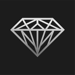 Puede incluir: Un diamante plateado sobre un fondo negro. El diamante es un diseño geométrico con múltiples facetas, creando un efecto brillante. La imagen es un gráfico simple y elegante, adecuado para diversas aplicaciones.