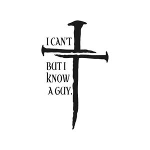 以下が含まれることがあります： 「I CAN'T BUT I KNOW A GUY」のテキストが入った、釘で作られた十字架の黒いグラフィック。大胆で様式化されたフォントです。画像は白い背景に配置されています。