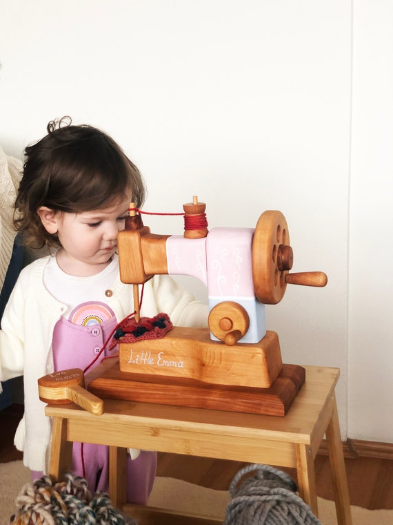 Generic Ensemble de Jouets de Machine à Coudre pour Enfants, Design Réaliste et Exquis pour Les Jeux de Rôle, Jeu éducatif de Simulation de Machine à Coudre pour Les âges de 3 Generic Ensemble de Jouets de Machine à Coudre pour Enfants, Design Réaliste et Exquis pour Les Jeux de Rôle, Jeu éducatif de Simulation de Machine à Coudre pour Les âges de 3
