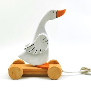 Wooden Duck Pull Toy: Eco-Friendly Nursery Decor