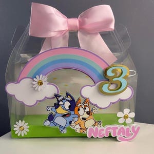 Aangepaste doorzichtige 3D Rainbow Bluey Gabble-doos - gepersonaliseerde bedankdoos met strik en naam