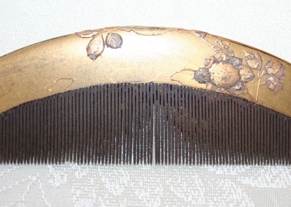 Japanese Kanzashi Hair Comb with Gold Lacquer - image 1